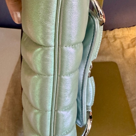 Gucci Horsebit Chain Iridescent Leather Shoulder Bag - Picture 5 of 9